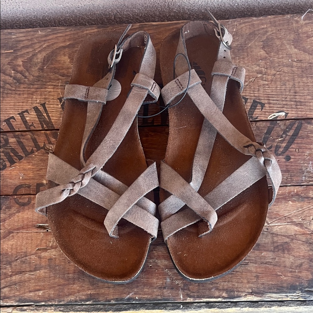 NWOT cliffs brown leather sandals